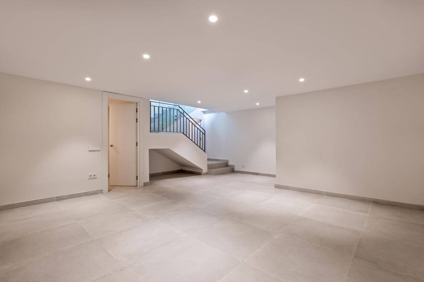 4 bedroom Villa for sale in San Pedro de Alcantara with pool garage - € 1,195,000 (Ref: 9932231)