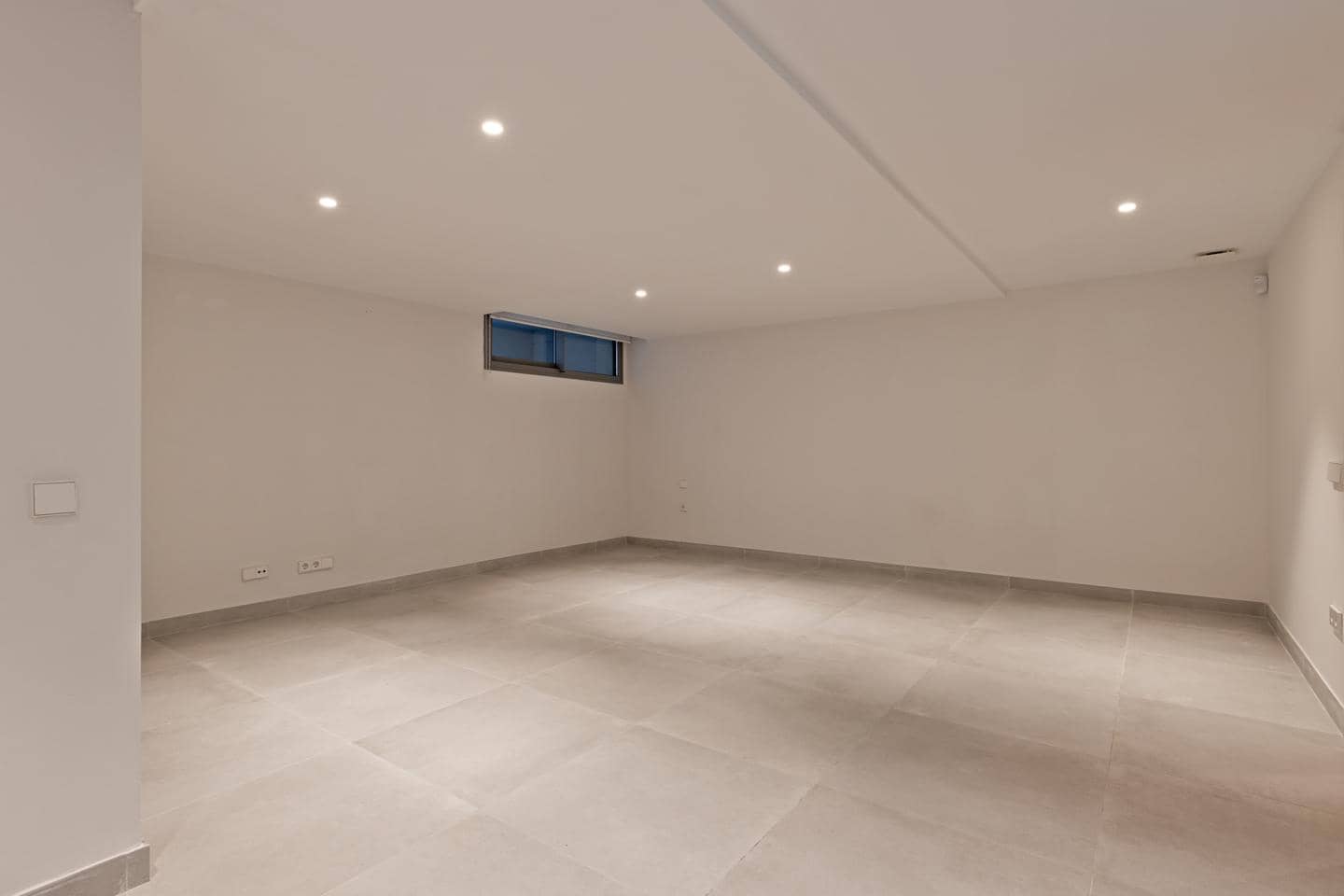 4 bedroom Villa for sale in San Pedro de Alcantara with pool garage - € 1,195,000 (Ref: 9932231)