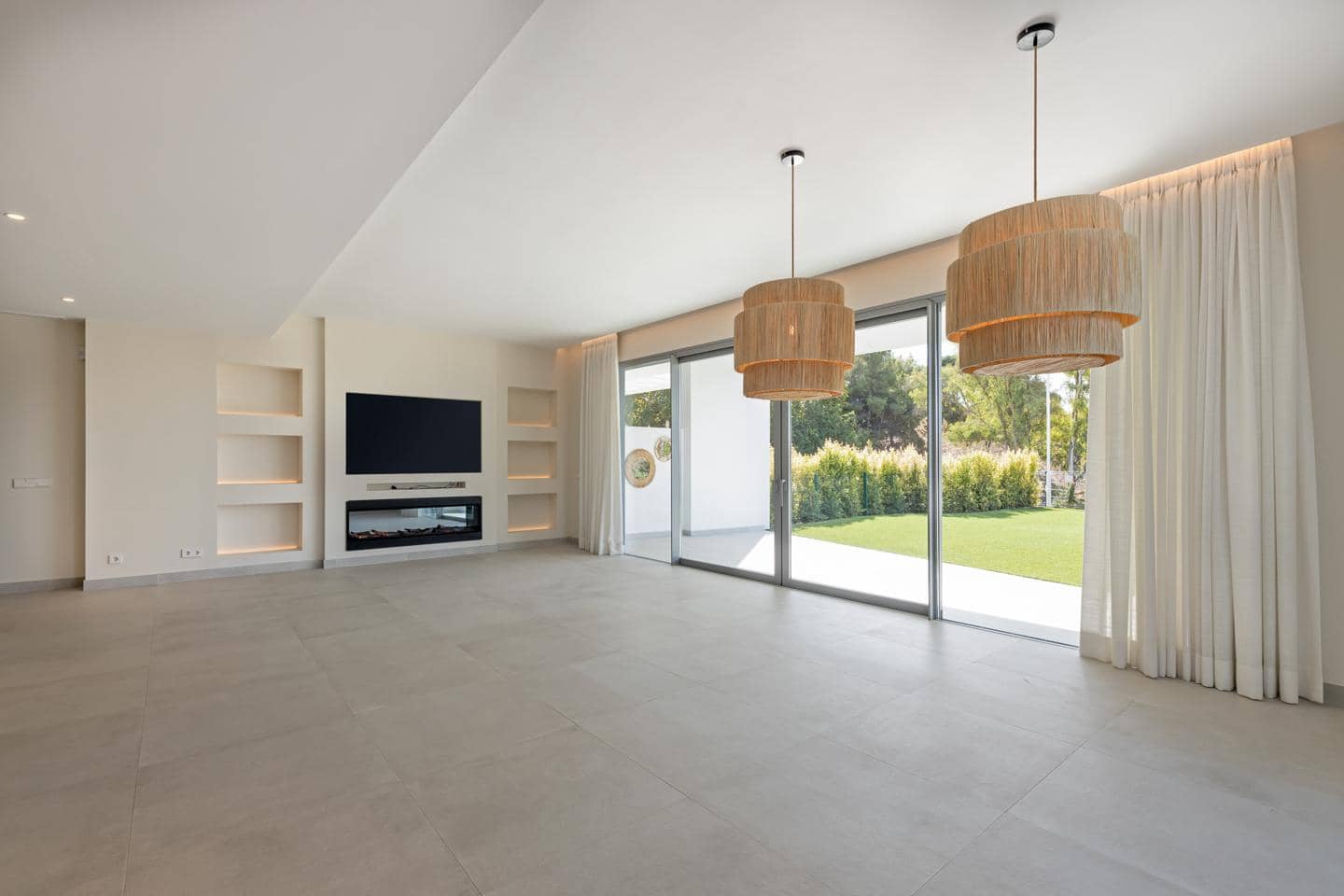 4 bedroom Villa for sale in San Pedro de Alcantara with pool garage - € 1,195,000 (Ref: 9932231)