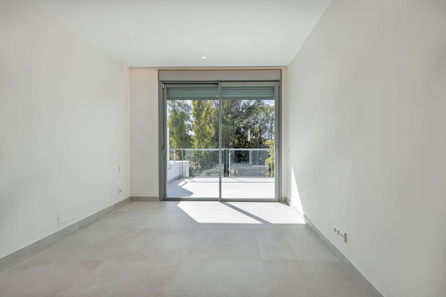 4 bedroom Villa for sale in San Pedro de Alcantara with pool garage - € 1,195,000 (Ref: 9932231)