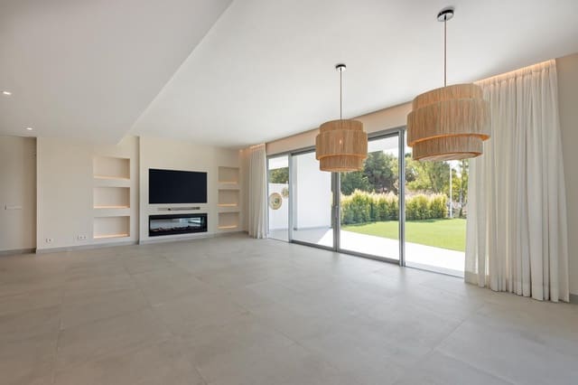 4 makuuhuone Huvila myytävänä paikassa San Pedro de Alcántara Pueblo, Marbella mukana uima-altaan 
autotalli - 1 195 000 € (Ref: 9932231)