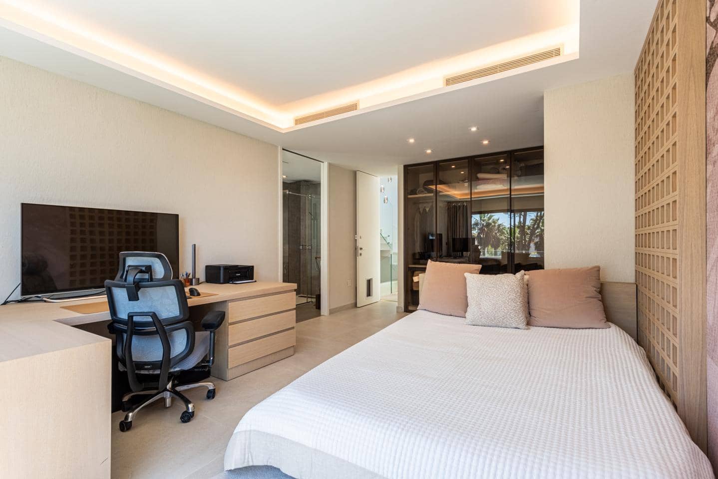 4 quarto Moradia para venda em Estepona com piscina garagem - 2 250 000 € (Ref: 9932549)