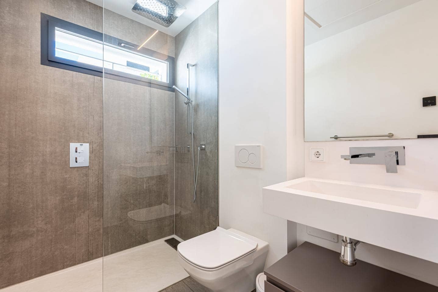 4 quarto Moradia para venda em Estepona com piscina garagem - 2 250 000 € (Ref: 9932549)