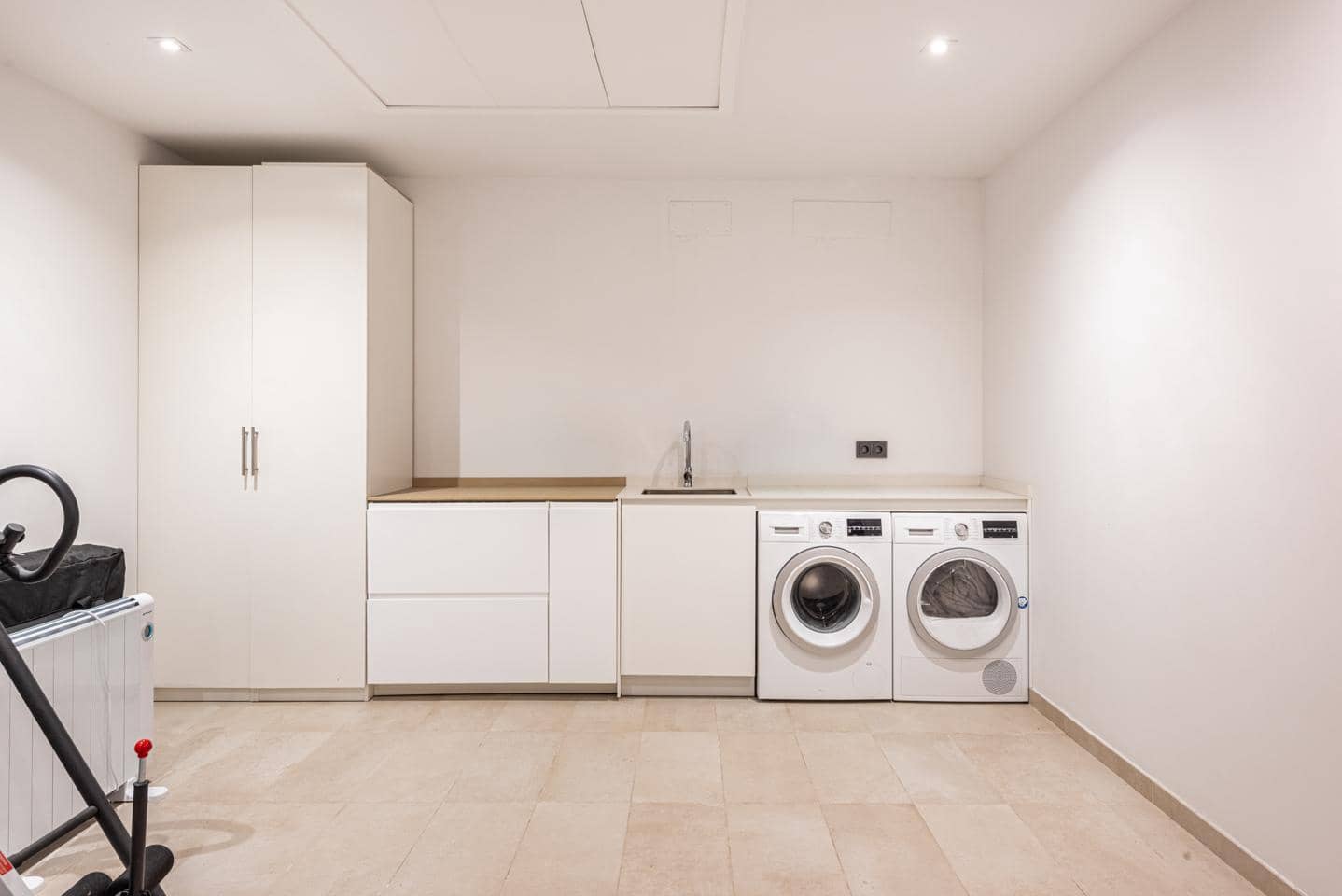4 quarto Moradia para venda em Estepona com piscina garagem - 2 250 000 € (Ref: 9932549)