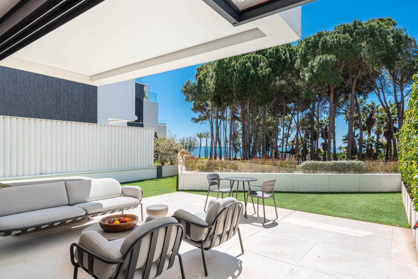 4 quarto Moradia para venda em Estepona com piscina garagem - 2 250 000 € (Ref: 9932549)