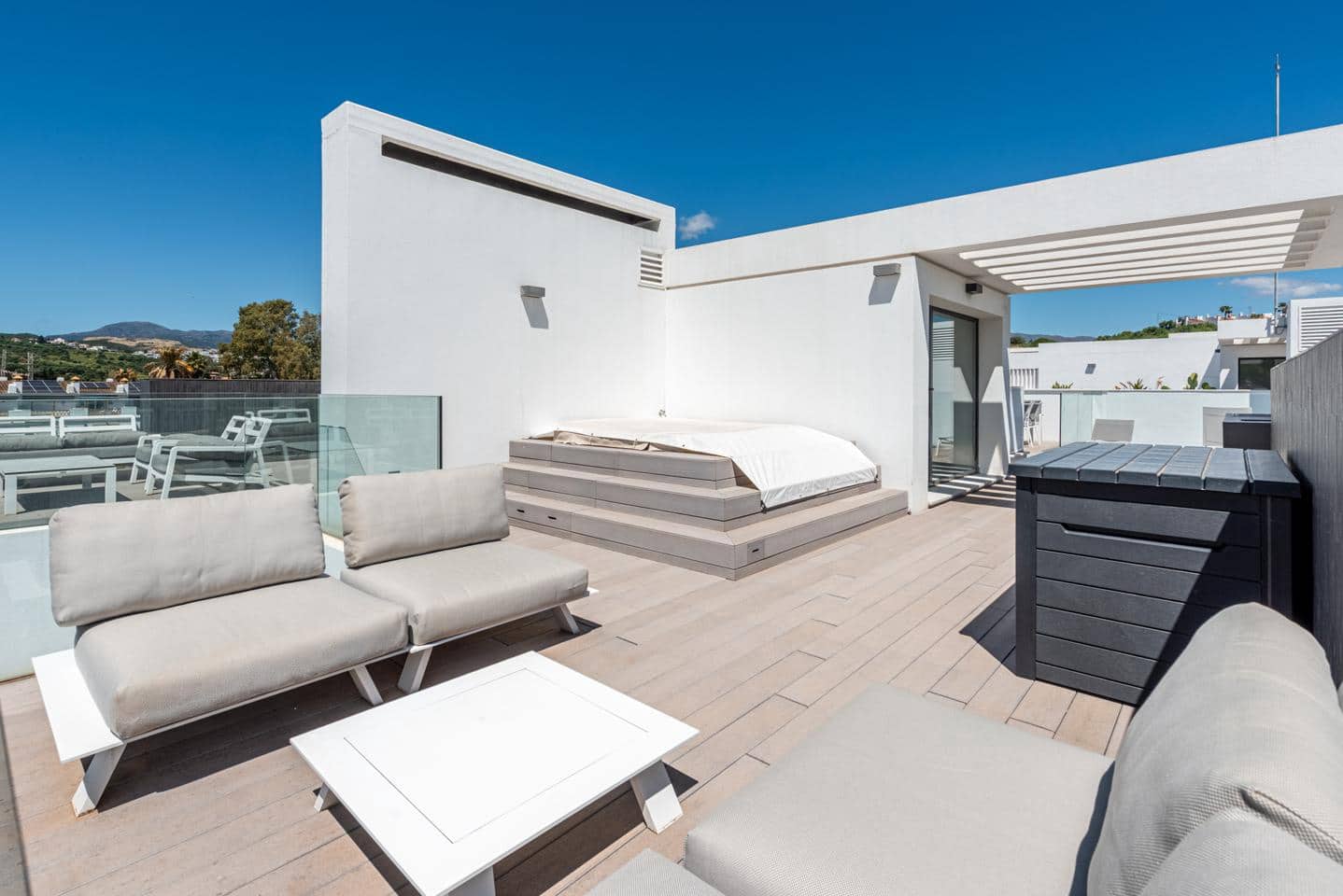 4 quarto Moradia para venda em Estepona com piscina garagem - 2 250 000 € (Ref: 9932549)