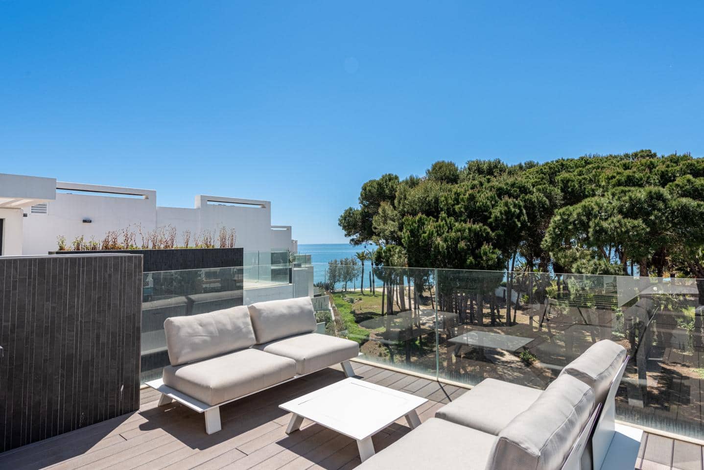 4 quarto Moradia para venda em Estepona com piscina garagem - 2 250 000 € (Ref: 9932549)