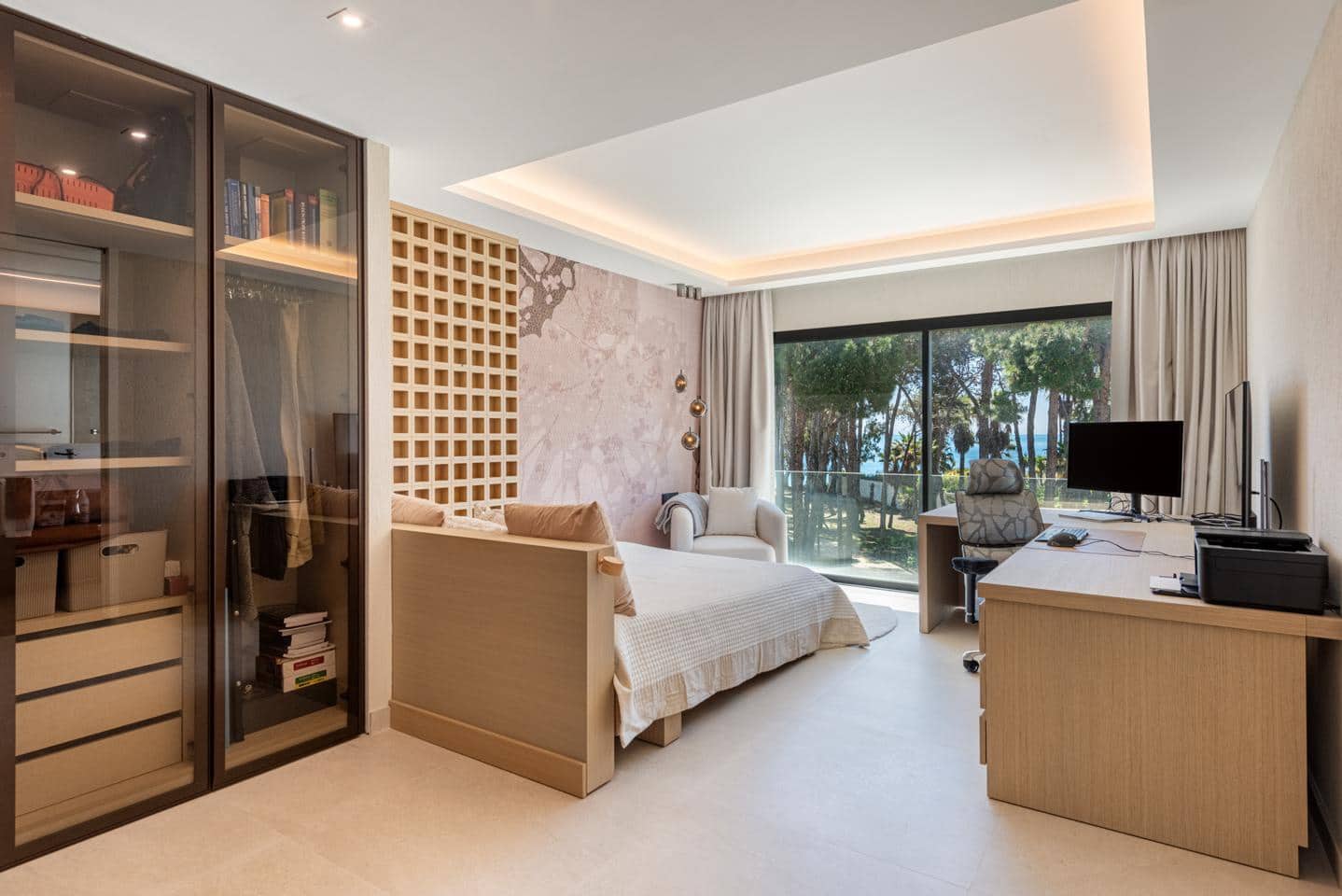 4 quarto Moradia para venda em Estepona com piscina garagem - 2 250 000 € (Ref: 9932549)