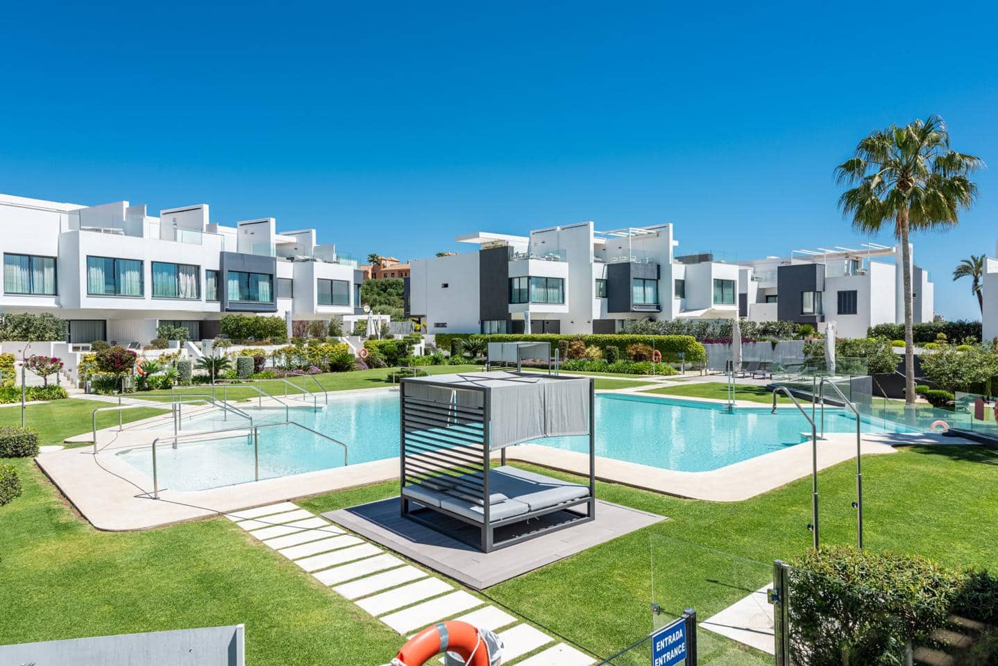 4 quarto Moradia para venda em Estepona com piscina garagem - 2 250 000 € (Ref: 9932549)