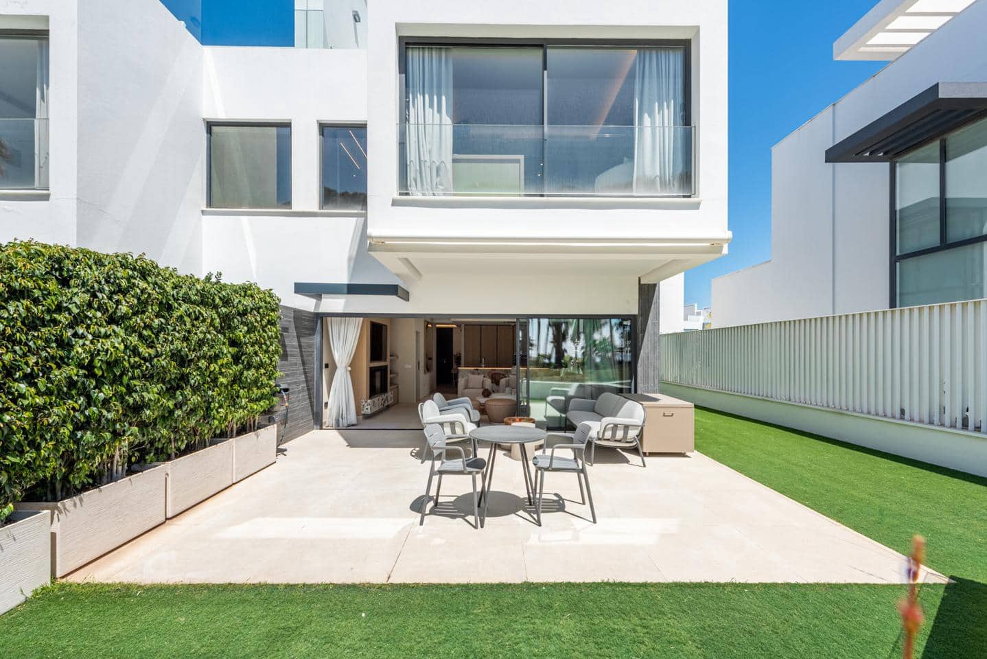 4 quarto Moradia para venda em Estepona com piscina garagem - 2 250 000 € (Ref: 9932549)