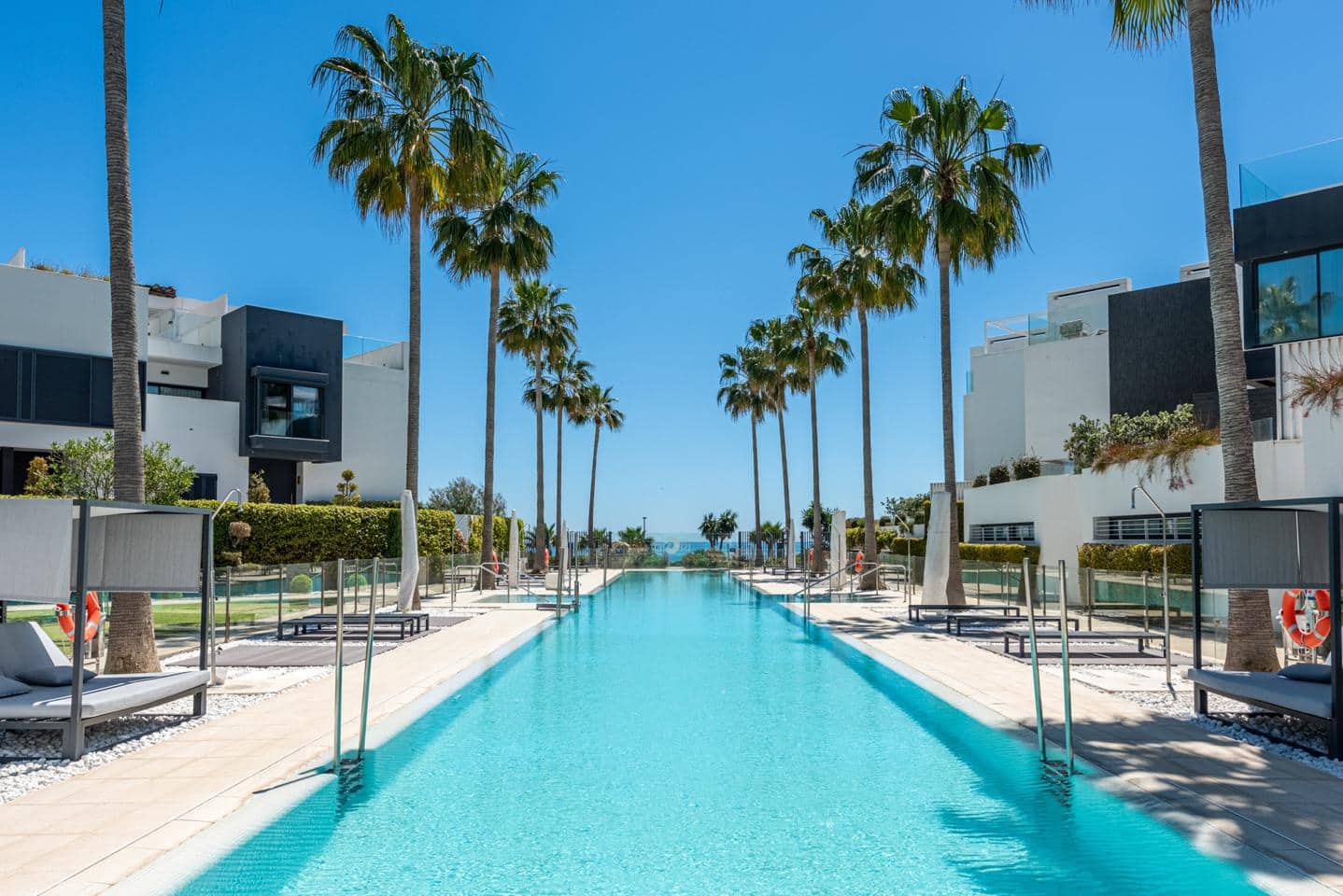 4 quarto Moradia para venda em Estepona com piscina garagem - 2 250 000 € (Ref: 9932549)