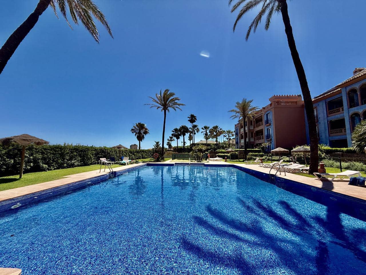 3 bedroom Flat for sale in Bahia de Casares with pool garage - € 995,000 (Ref: 9936734)