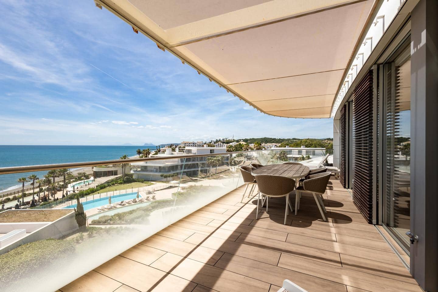 3 Zimmer Wohnung zu verkaufen in Estepona mit Pool Garage - 1.975.000 € (Ref: 9946541)
