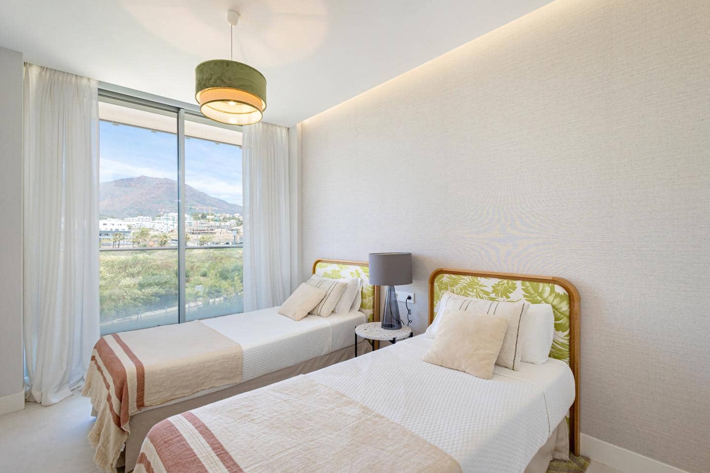 3 Zimmer Wohnung zu verkaufen in Estepona mit Pool Garage - 1.975.000 € (Ref: 9946541)