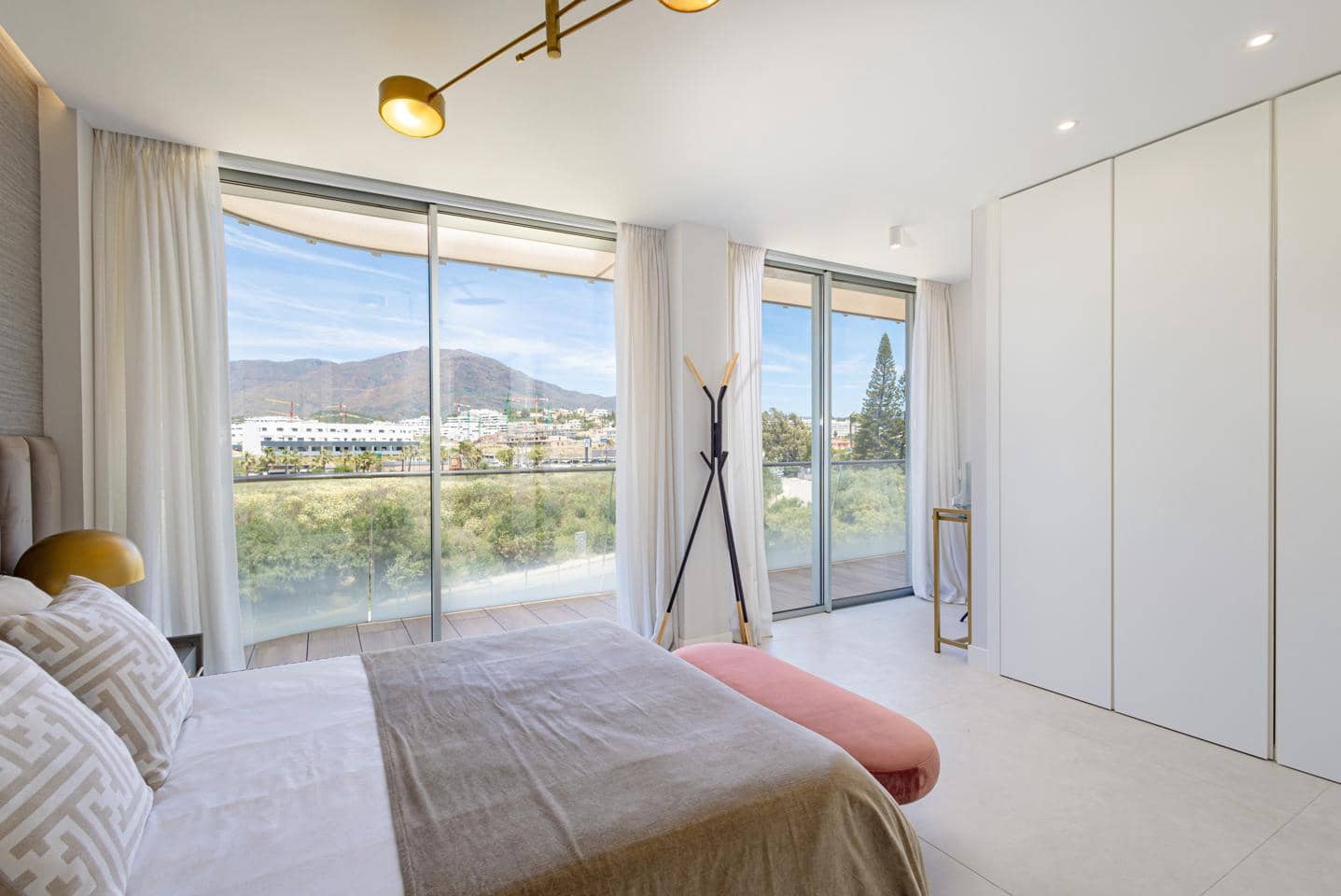 3 Zimmer Wohnung zu verkaufen in Estepona mit Pool Garage - 1.975.000 € (Ref: 9946541)