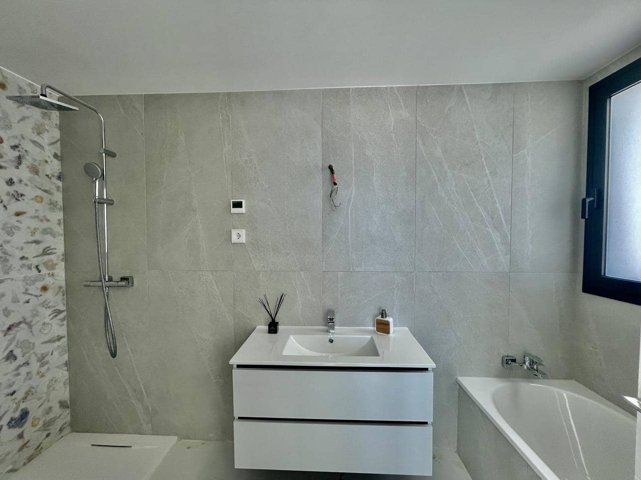 3 chambre Appartement à vendre à Estepona avec piscine garage - 725 000 € (Ref: 9966050)