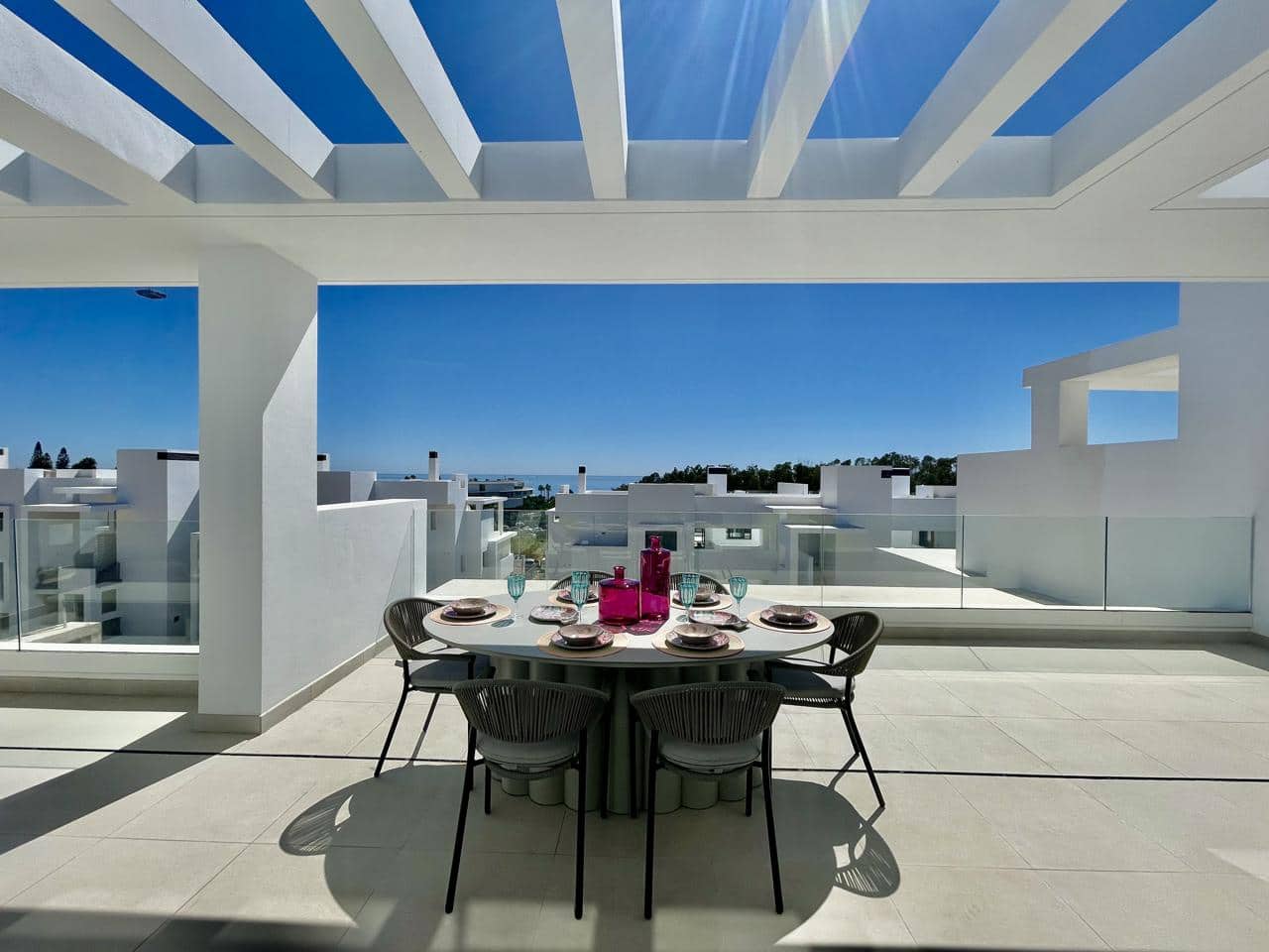 3 chambre Appartement à vendre à Estepona avec piscine garage - 725 000 € (Ref: 9966050)