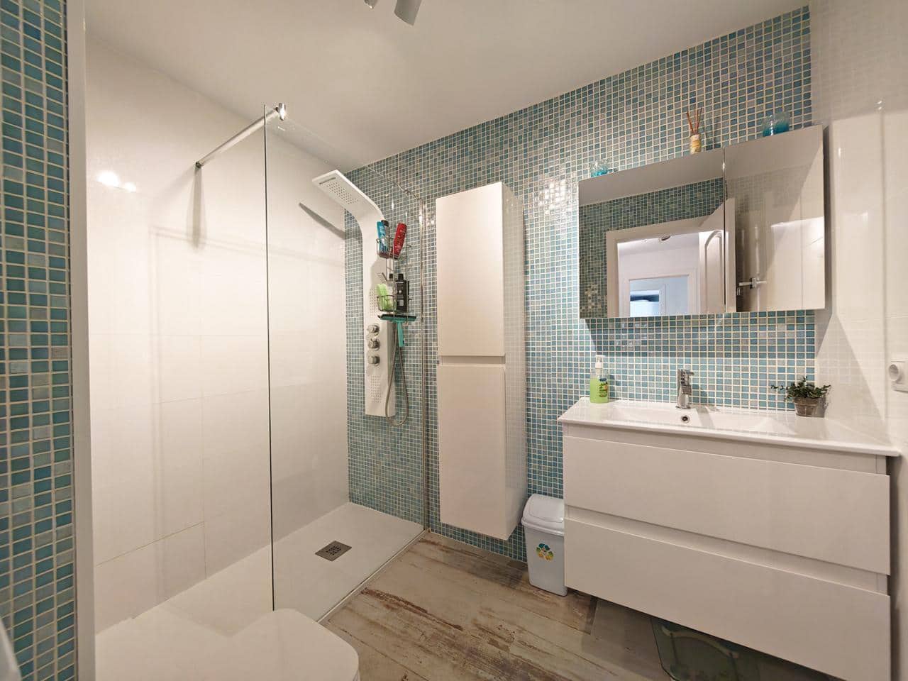 2 bedroom Flat for sale in San Luis de Sabinillas with pool - € 299,000 (Ref: 9971653)