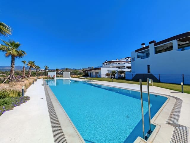 Piso de 2 habitaciones en Cancelada, Estepona en venta con piscina garaje - 589.000 € (Ref: 9974243)