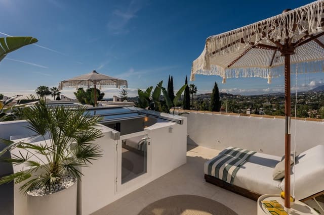 3 soveværelse Villa til salg i Las Brisas, Marbella med swimmingpool - € 1.450.000 (Ref: 9981525)