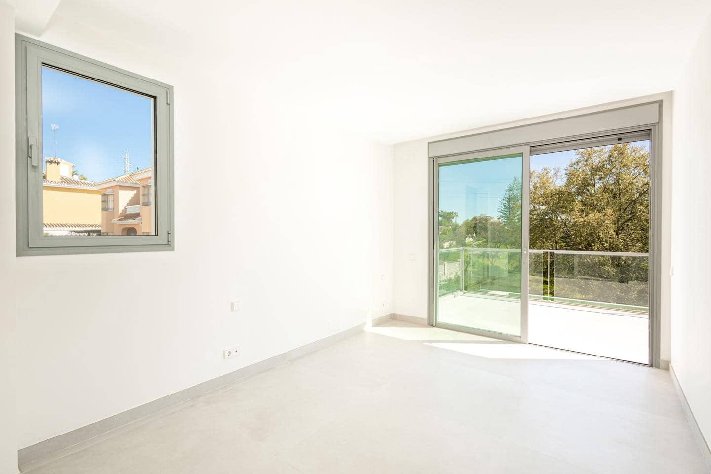 3 bedroom Villa for sale in San Pedro de Alcantara with pool garage - € 1,325,000 (Ref: 9983820)
