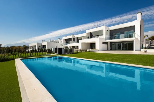 3 soverom Villa til salgs i San Pedro de Alcántara Pueblo, Marbella med svømmebasseng garasje - € 1 325 000 (Ref: 9983820)