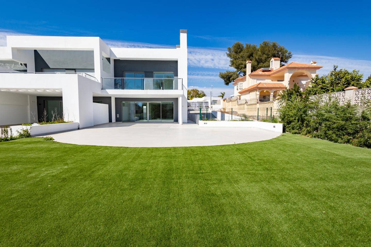 3 bedroom Villa for sale in San Pedro de Alcantara with pool garage - € 1,325,000 (Ref: 9983820)