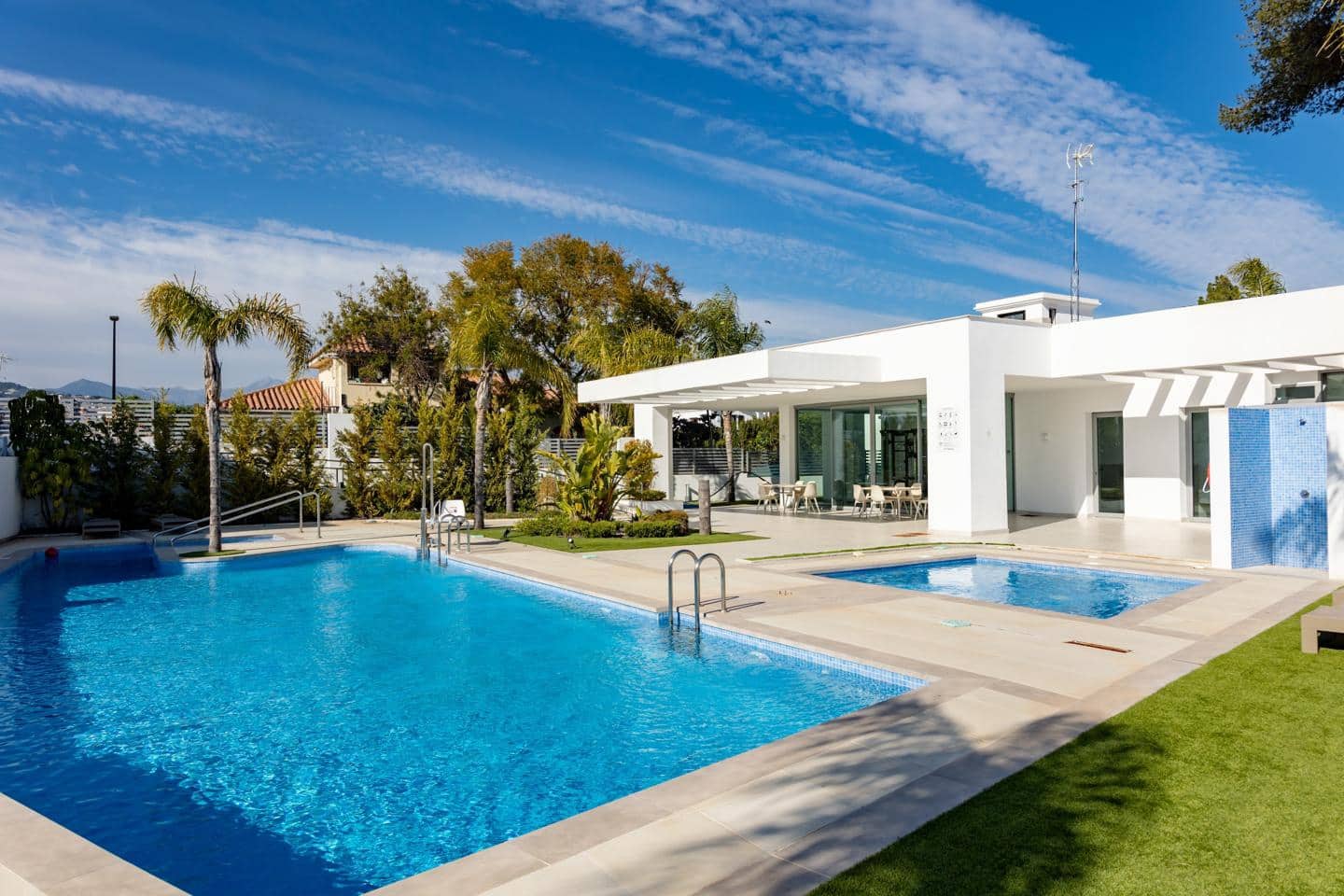 3 bedroom Villa for sale in San Pedro de Alcantara with pool garage - € 1,325,000 (Ref: 9983820)