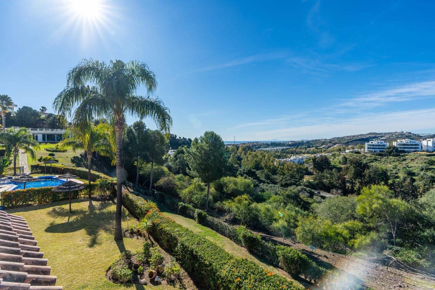 Piso de 3 habitaciones en Benahavís en venta con piscina garaje - 529.000 € (Ref: 9997951)