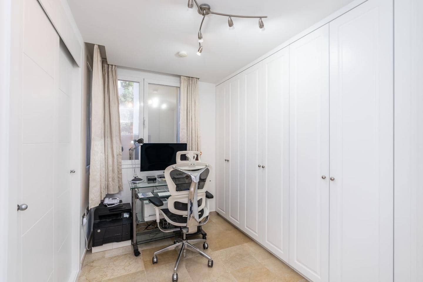 Piso de 3 habitaciones en Benahavís en venta con piscina garaje - 529.000 € (Ref: 9997951)
