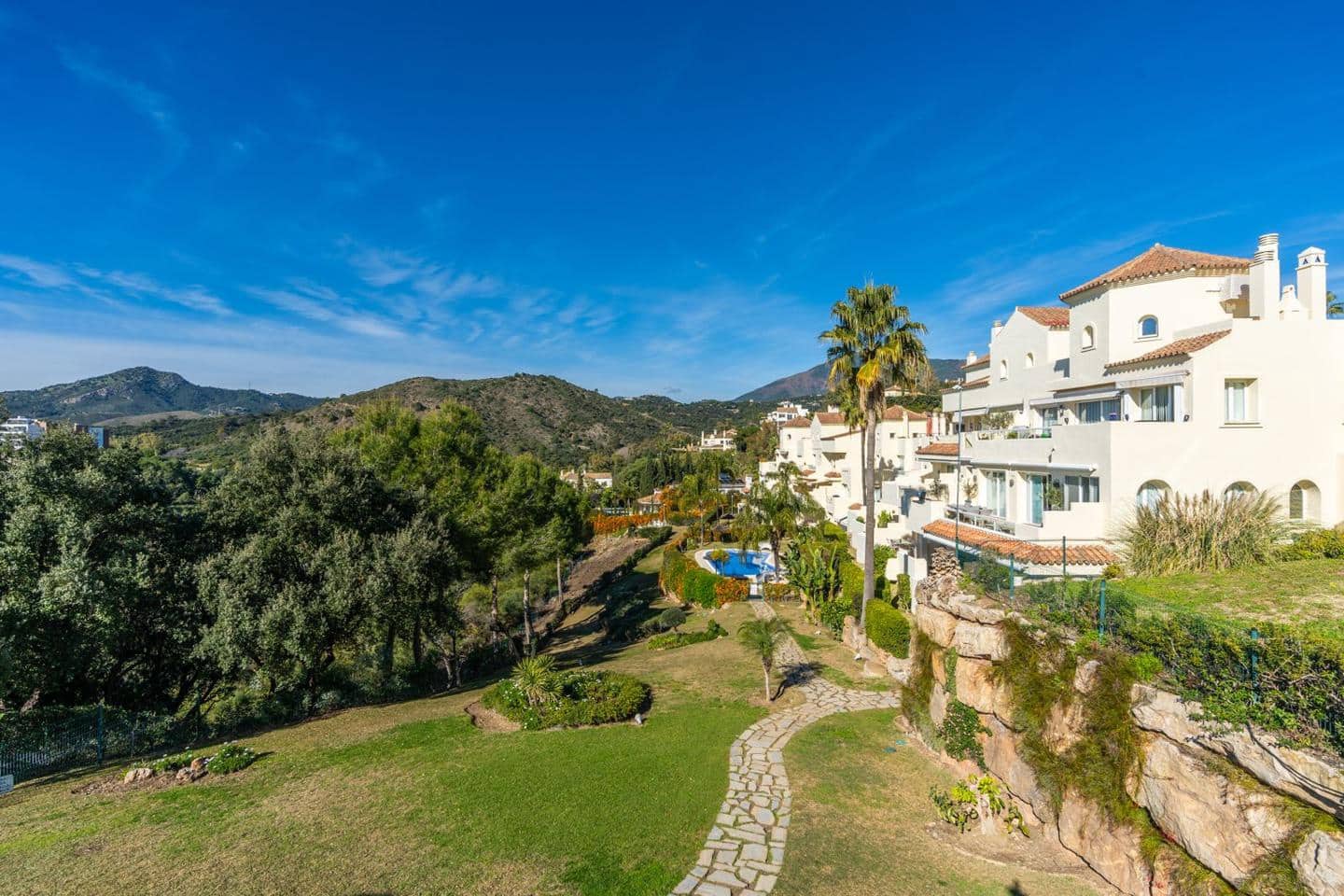 Piso de 3 habitaciones en Benahavís en venta con piscina garaje - 529.000 € (Ref: 9997951)