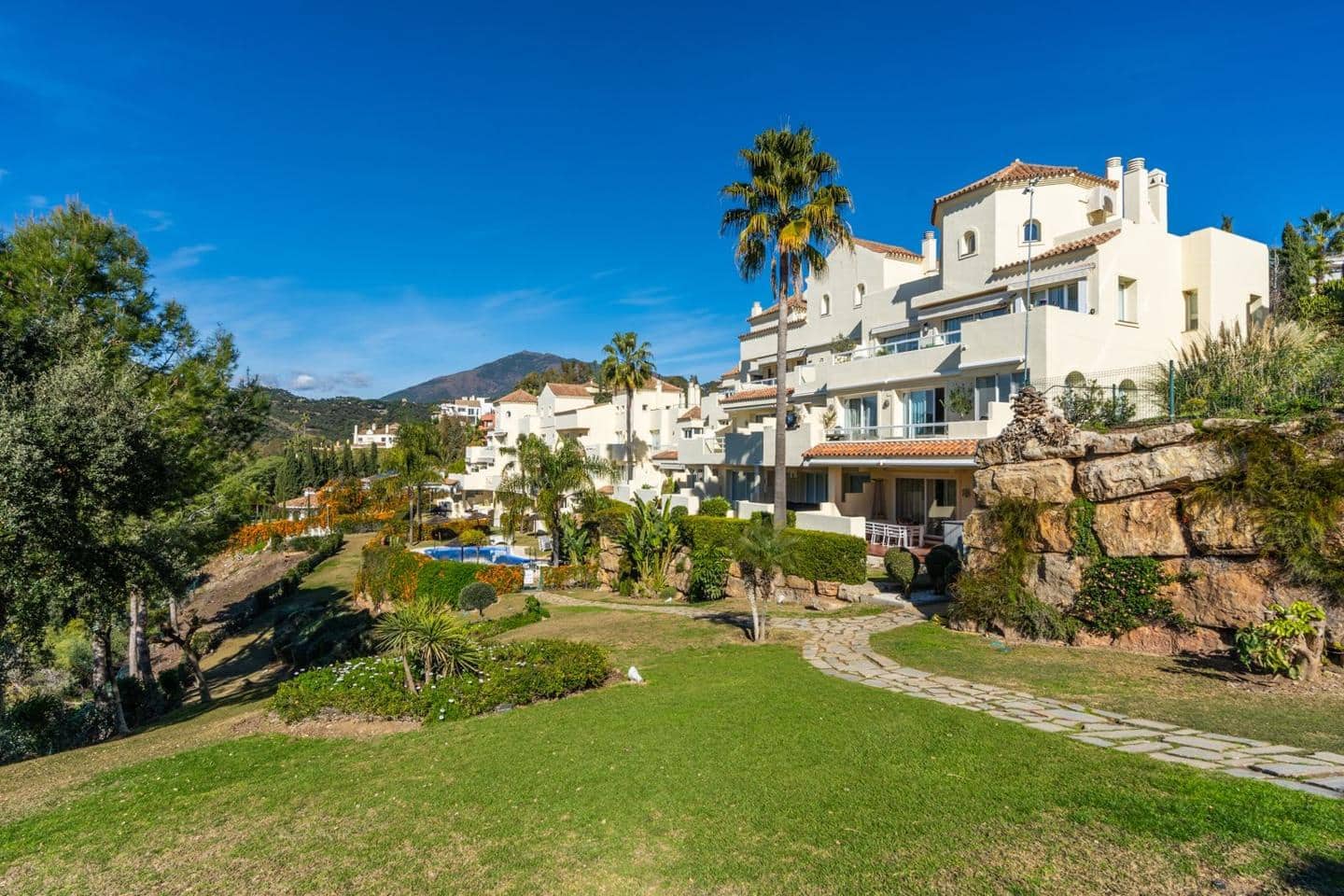 Piso de 3 habitaciones en Benahavís en venta con piscina garaje - 529.000 € (Ref: 9997951)