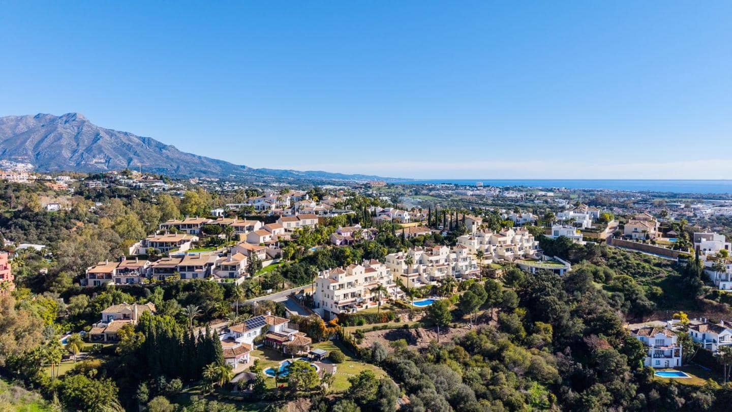 Piso de 3 habitaciones en Benahavís en venta con piscina garaje - 529.000 € (Ref: 9997951)