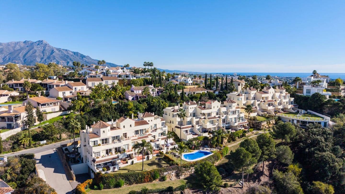 Piso de 3 habitaciones en Benahavís en venta con piscina garaje - 529.000 € (Ref: 9997951)