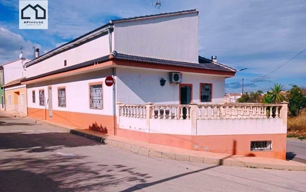 3 bedroom Townhouse for sale in La Font de la Figuera with garage - € 275,000 (Ref: 9506828)