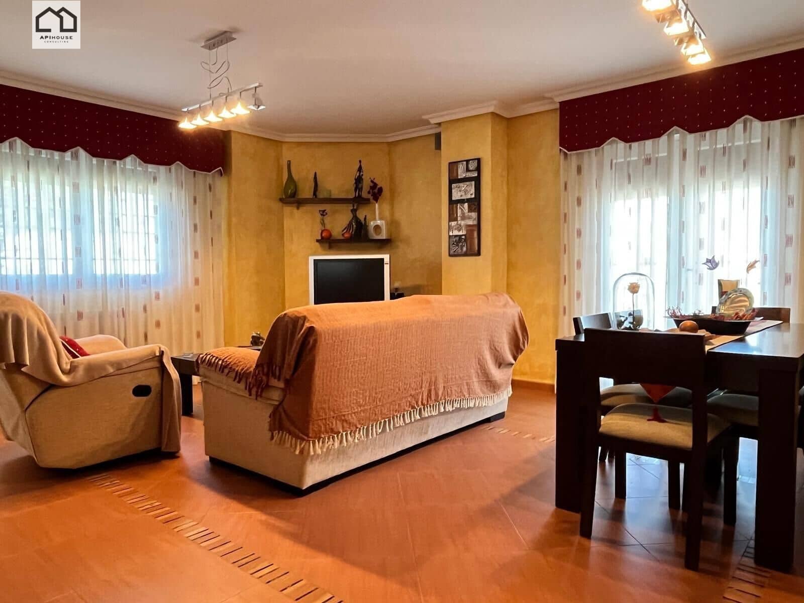 Chalet de 5 habitaciones en Santa Olalla en venta con garaje - 339.999 € (Ref: 9506829)