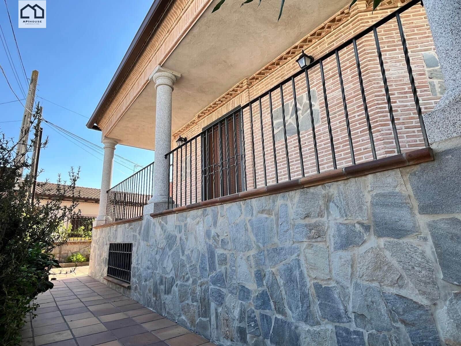 Chalet de 5 habitaciones en Santa Olalla en venta con garaje - 339.999 € (Ref: 9506829)