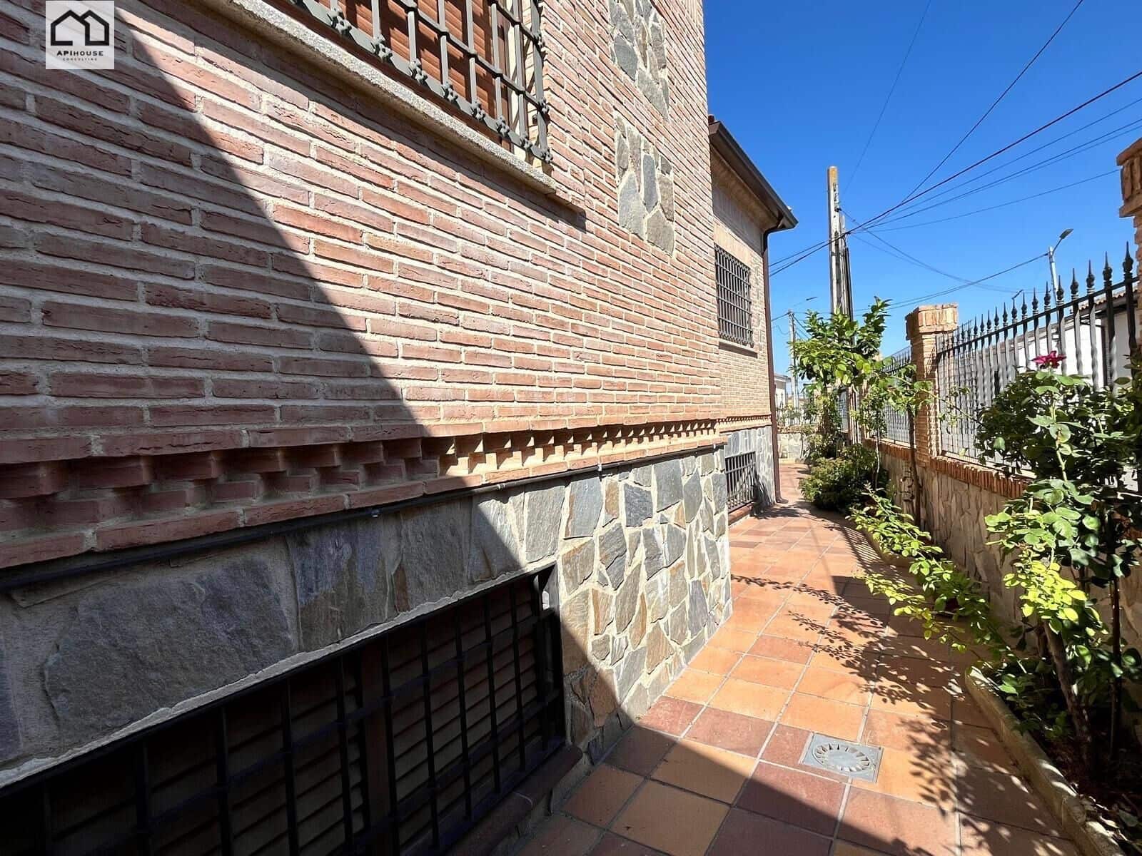 Chalet de 5 habitaciones en Santa Olalla en venta con garaje - 339.999 € (Ref: 9506829)