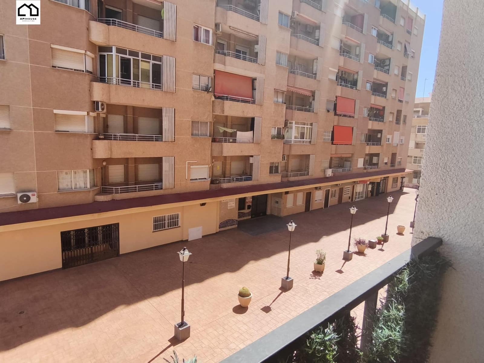 Studio for sale in Torrevieja - € 79,000 (Ref: 9506833)