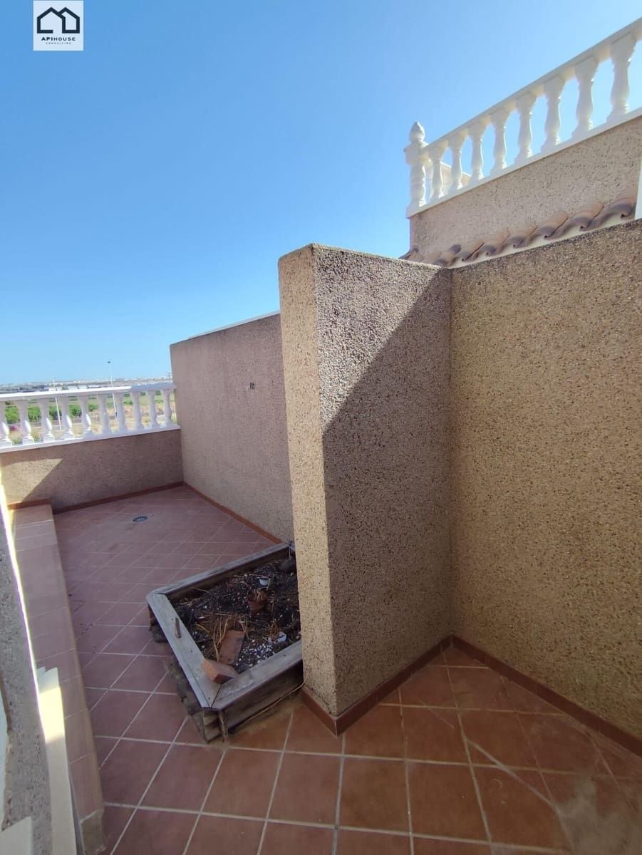 5 quarto Moradia para venda em Torrevieja com garagem - 320 000 € (Ref: 9506857)