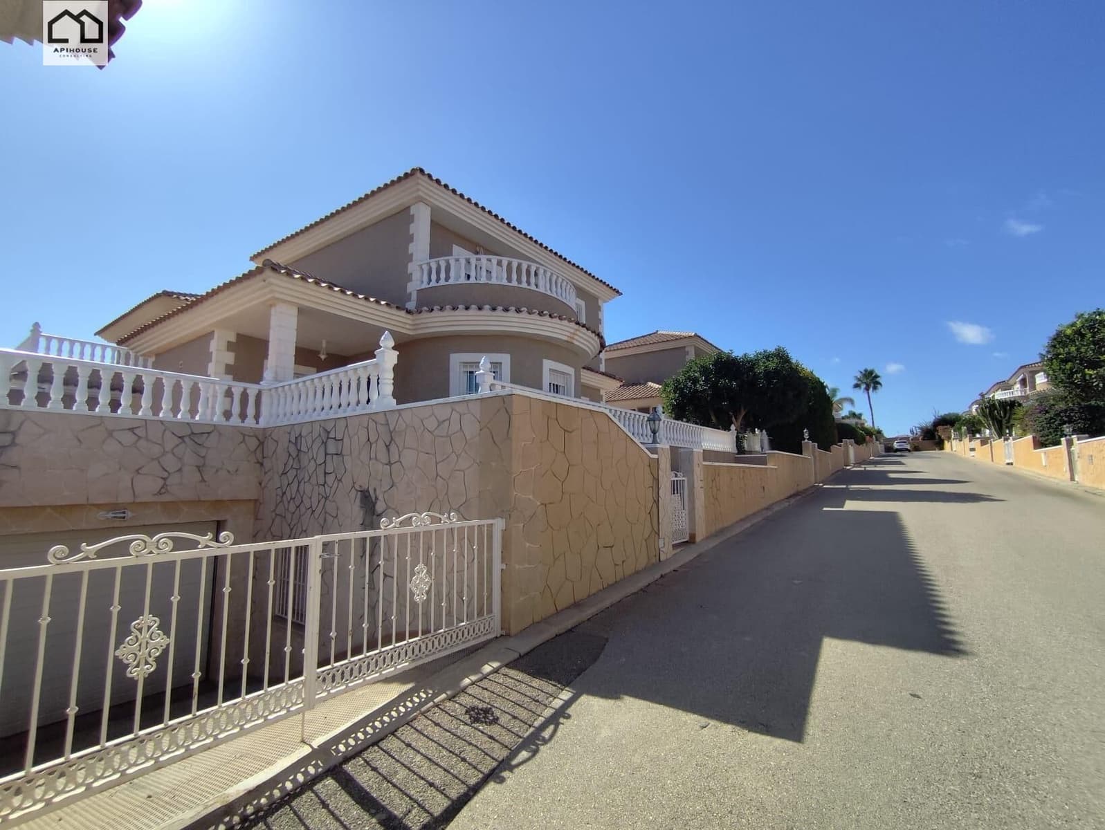 5 quarto Moradia para venda em Torrevieja com garagem - 320 000 € (Ref: 9506857)