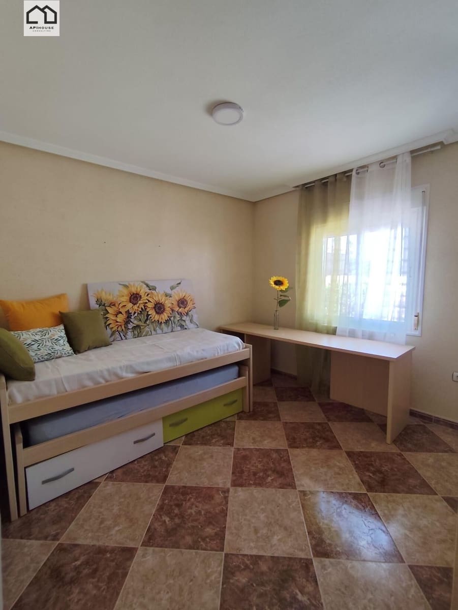 5 quarto Moradia para venda em Torrevieja com garagem - 320 000 € (Ref: 9506857)
