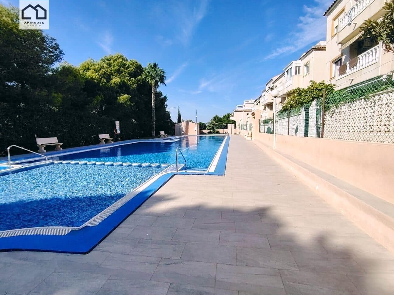 2 soverom Penthouse til salgs i Torrevieja med svømmebasseng - € 139 900 (Ref: 9506864)