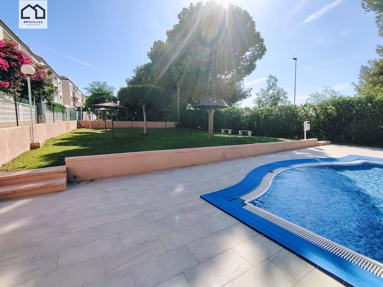 2 soverom Penthouse til salgs i Torrevieja med svømmebasseng - € 139 900 (Ref: 9506864)