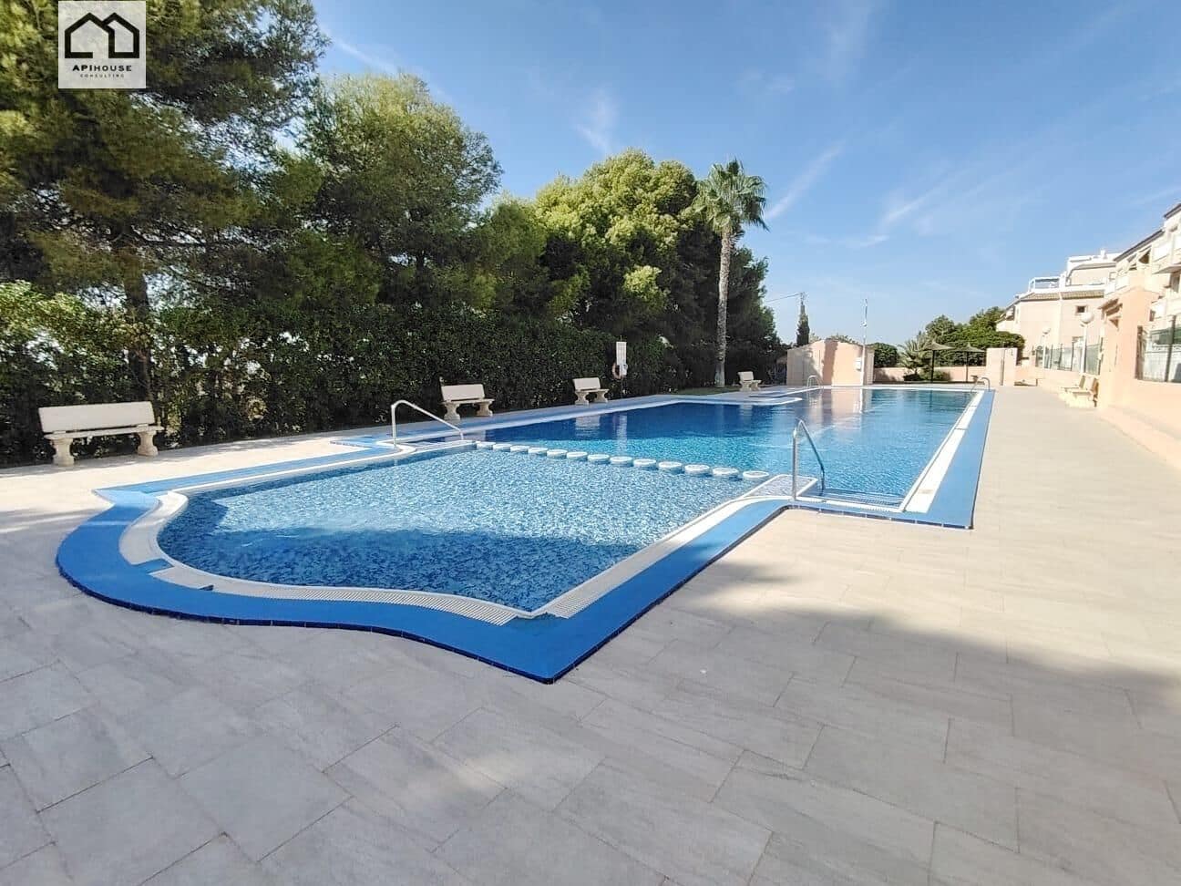 2 soverom Penthouse til salgs i Torrevieja med svømmebasseng - € 139 900 (Ref: 9506864)