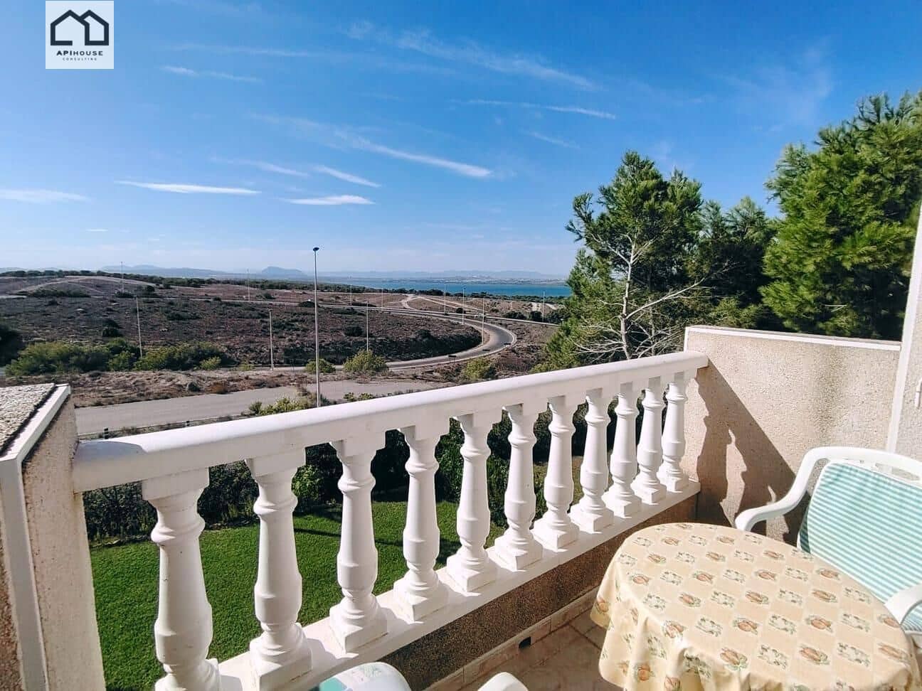 2 soverom Penthouse til salgs i Torrevieja med svømmebasseng - € 139 900 (Ref: 9506864)