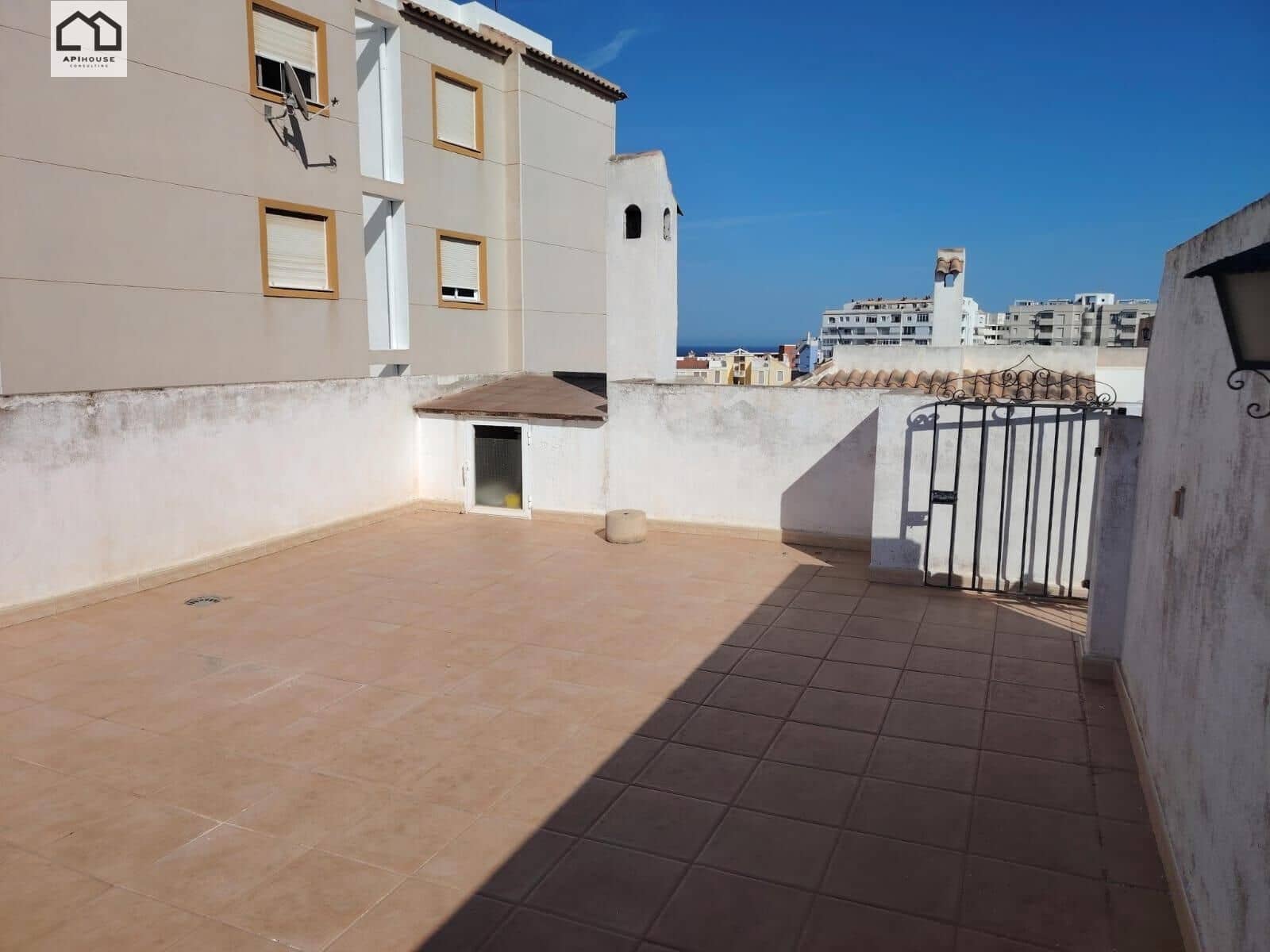 2 soverom Penthouse til salgs i Torrevieja med svømmebasseng - € 139 900 (Ref: 9506864)