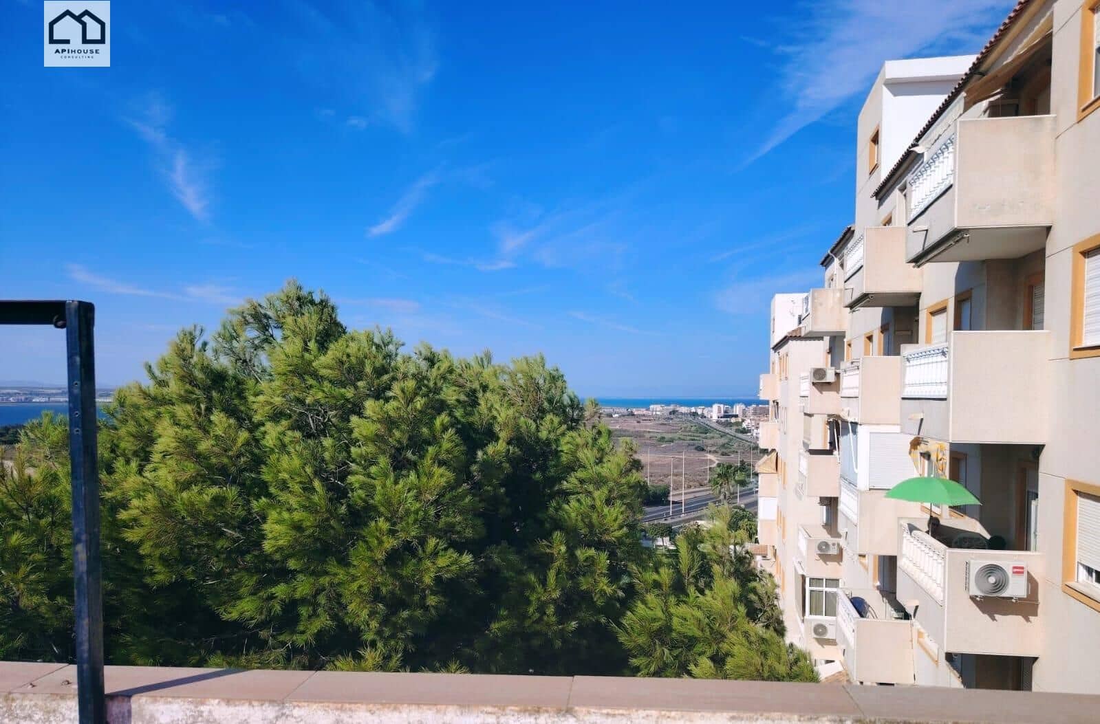 2 soverom Penthouse til salgs i Torrevieja med svømmebasseng - € 139 900 (Ref: 9506864)