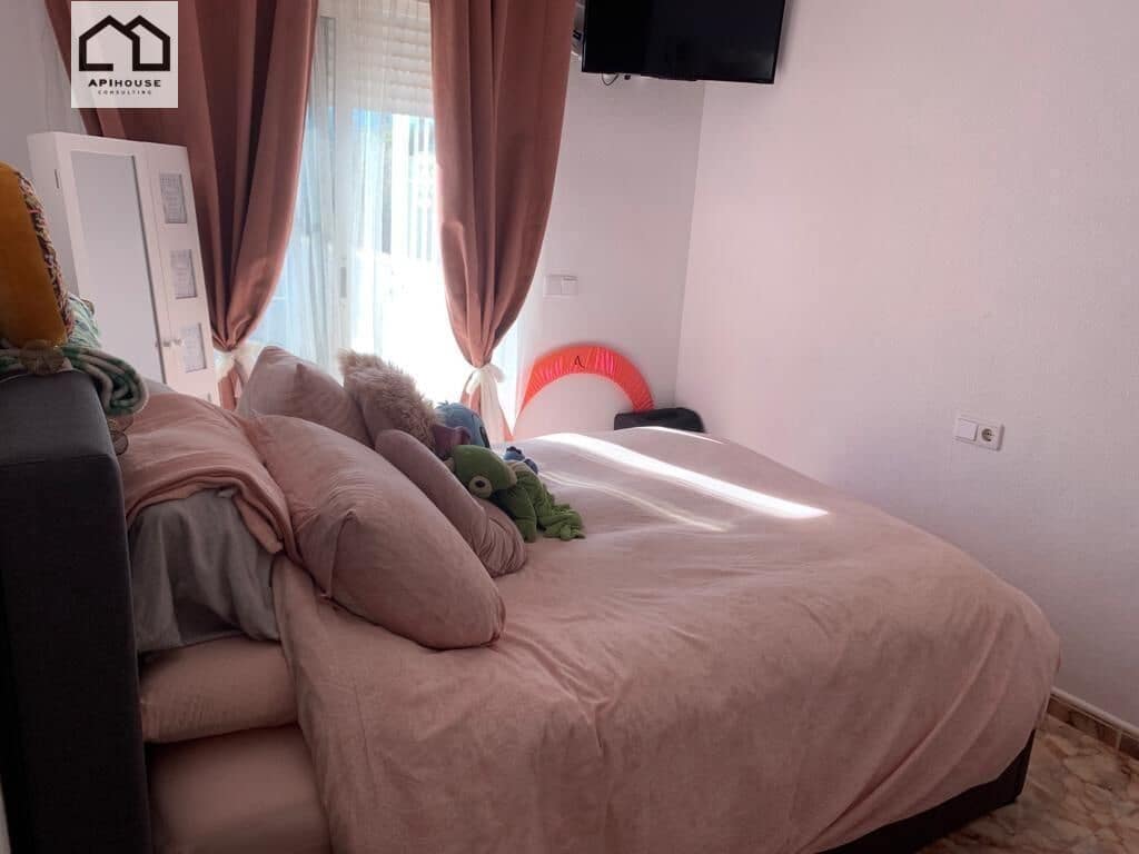 4 makuuhuone Huvila myytävänä paikassa La Zenia mukana 
autotalli - 899 500 € (Ref: 9506871)