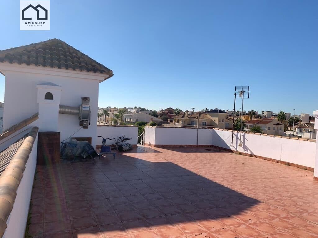 4 makuuhuone Huvila myytävänä paikassa La Zenia mukana 
autotalli - 899 500 € (Ref: 9506871)